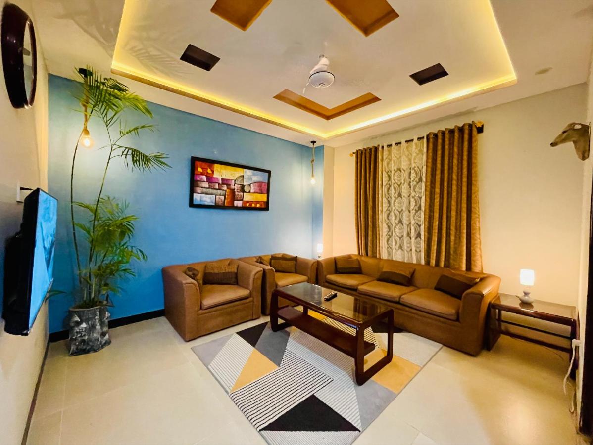 B&B Islamabad - Own It Apartment Brown - Bed and Breakfast Islamabad