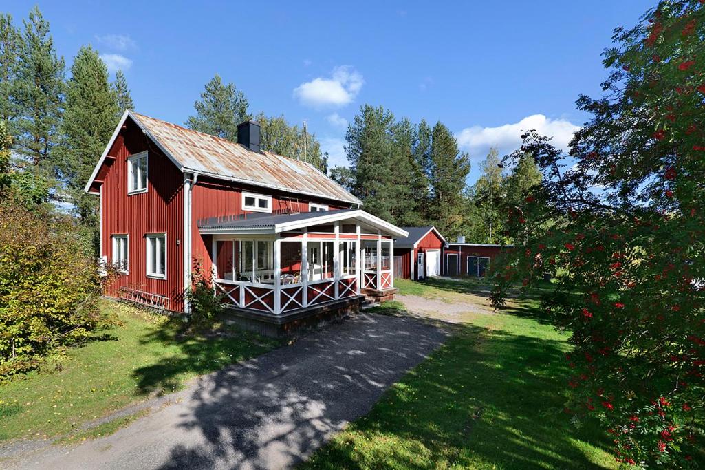 B&B Piteå - Cosy 4BR lakeview house 6 min to wind farms - Bed and Breakfast Piteå