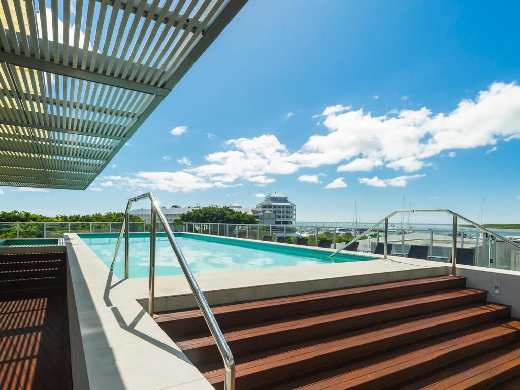 Absolute Waterfront - Enjoy Exceptional Lifestyle - Ferienwohnung