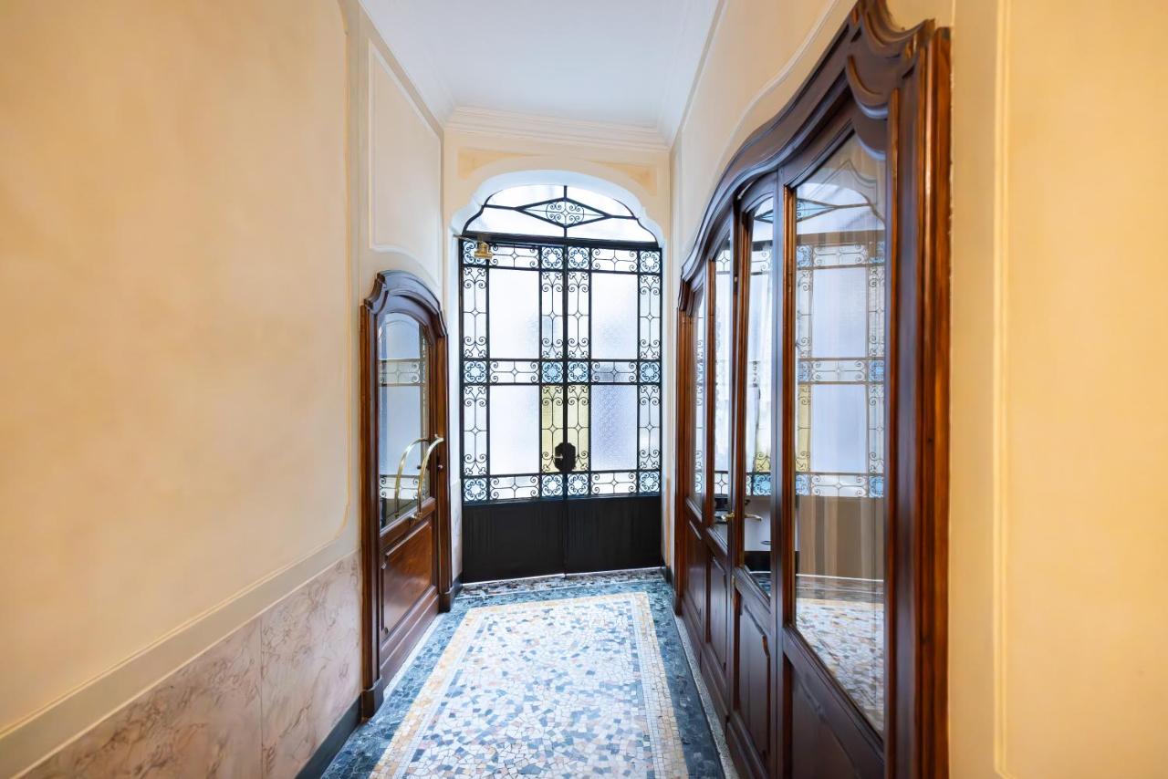 Living UniQC Apartment - Duomo - Ferienwohnung Mailand
