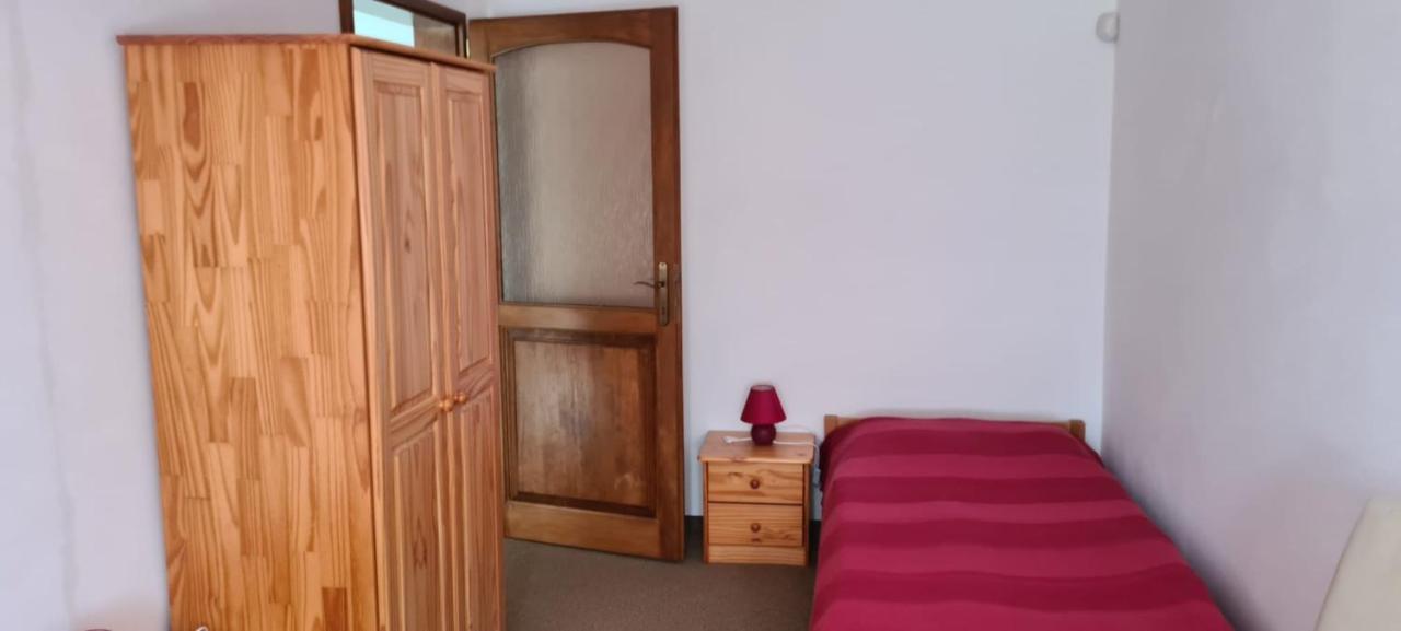 Zweibettzimmer mit Bad