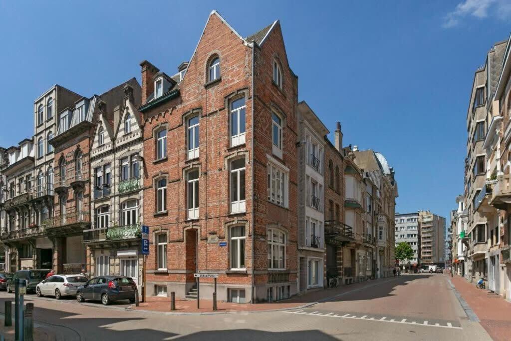 B&B Blankenberge - Villa Charlemagne - Imposing town house with parking near the beach - Bed and Breakfast Blankenberge