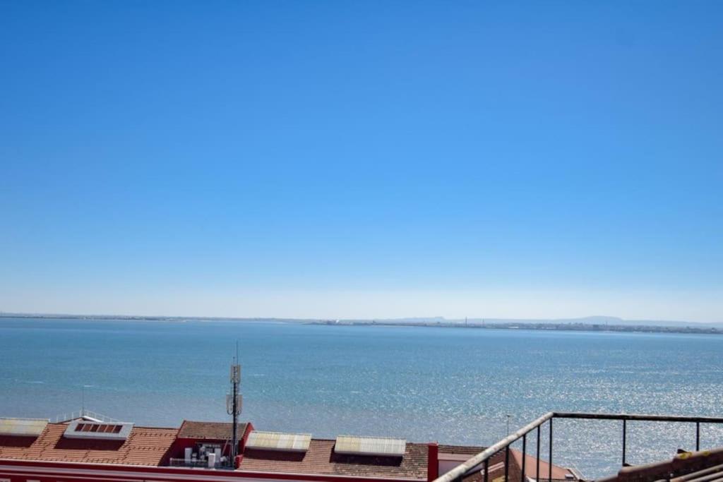 Stylish Lisbon Apartment Central - Bed and Breakfast Lissabon