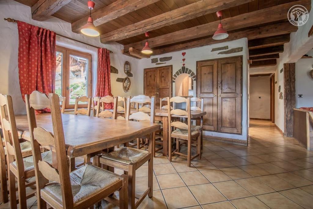 Spacieux Chalet 19pers, Piscine, Jacuzzi, Sauna & Salle de Jeux - Chambres d'hôtes Champagny-en-Vanoise