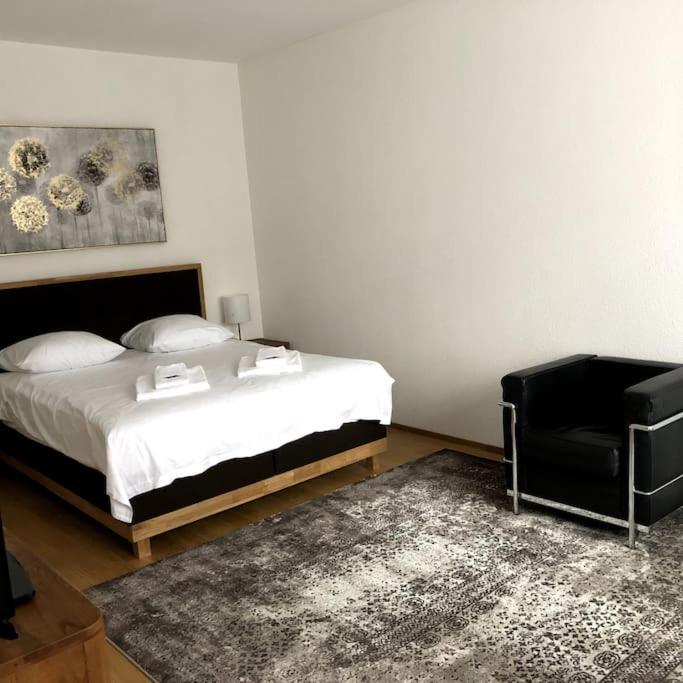 B&B Zurich - Posh 1 bedroom flat - city center and balcony (West3) - Bed and Breakfast Zurich