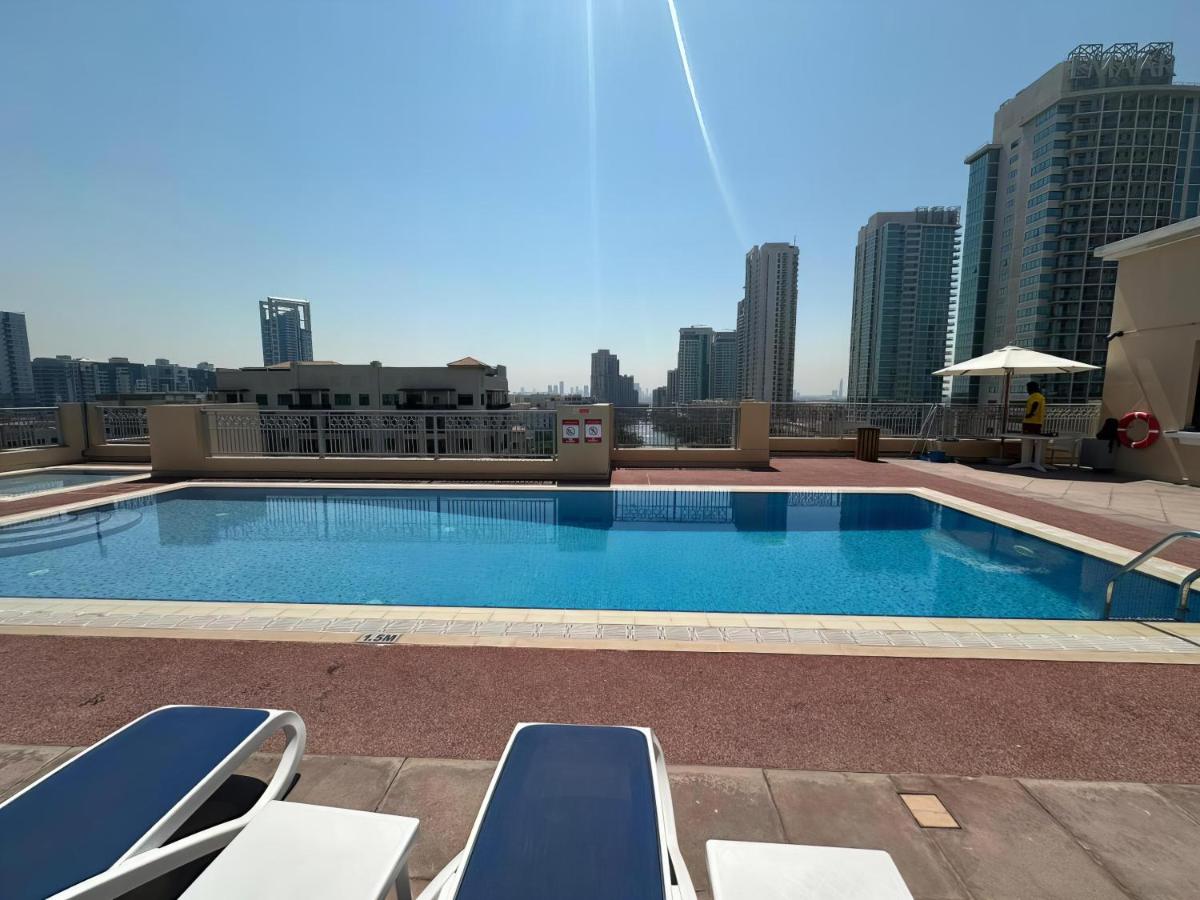Lux BnB I Una Tower I Lakes View - B&B Dubai