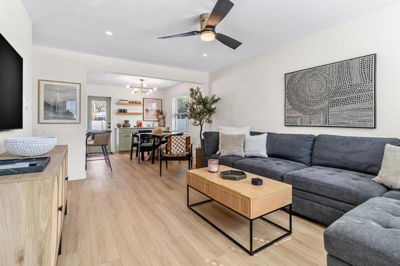 Madeira Beach House with Private Heated Pool - Newly Renovated! - B&B