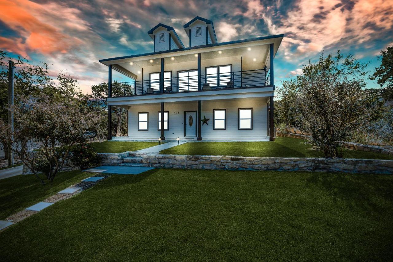 Luxury Granbury Home with Game Room Steps to Lake! - Bed and Breakfast Granbury