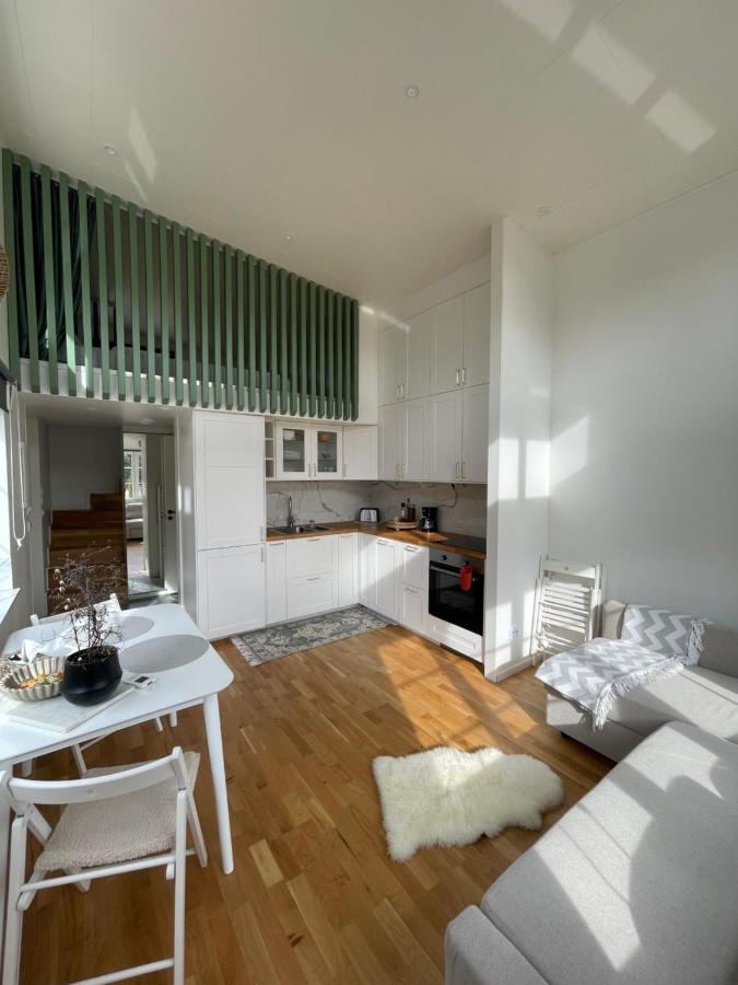 Ett nytt fräsch hus utanför Stockholm nära Arlanda - B&B