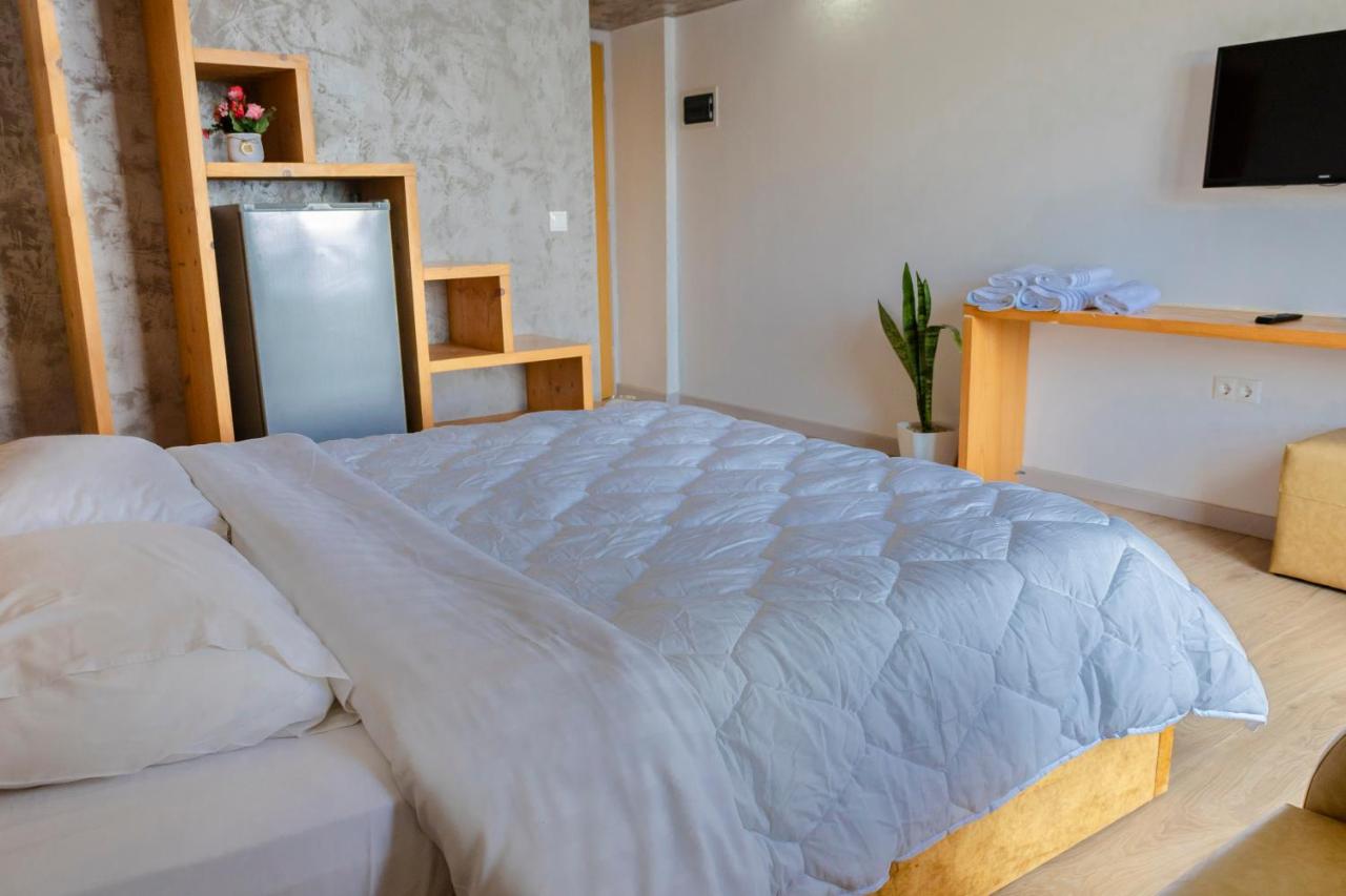 Chambre Double avec Balcon (2 Adultes + 1 Enfant)