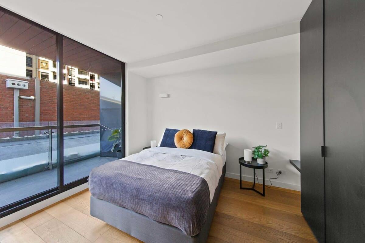 A Modern & Spacious 2BR Apt Near Melbourne Uni - Ferienwohnung