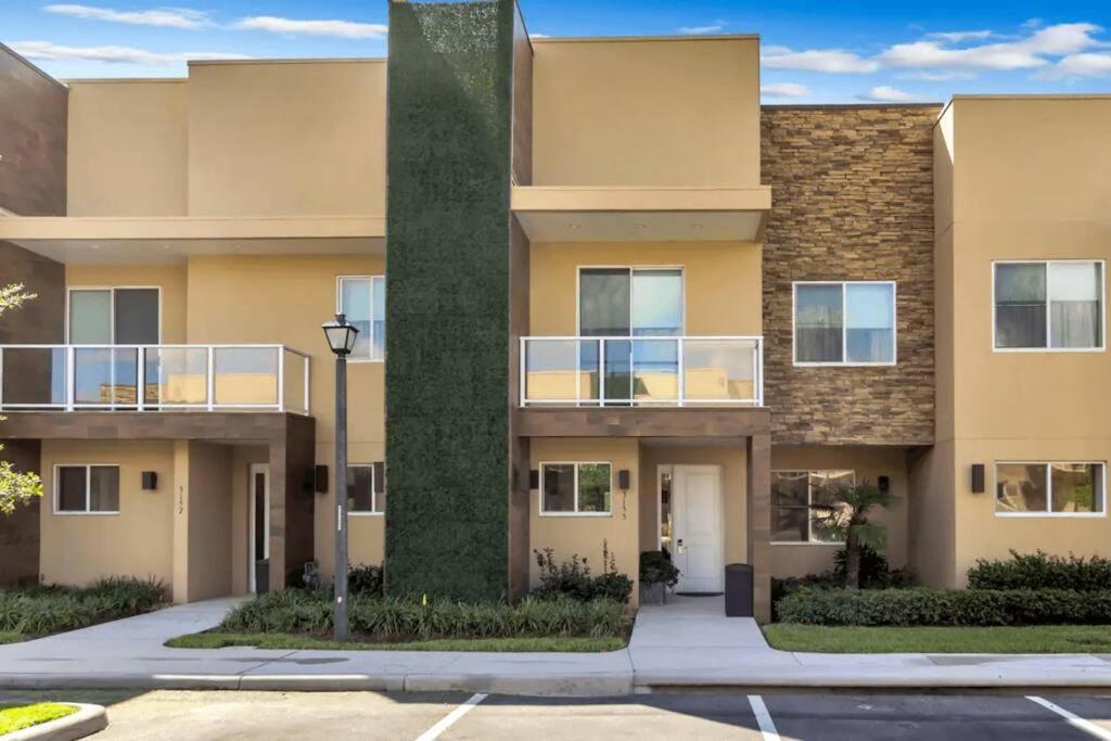 Snow White Home Disney (53360775) - B&B Orlando