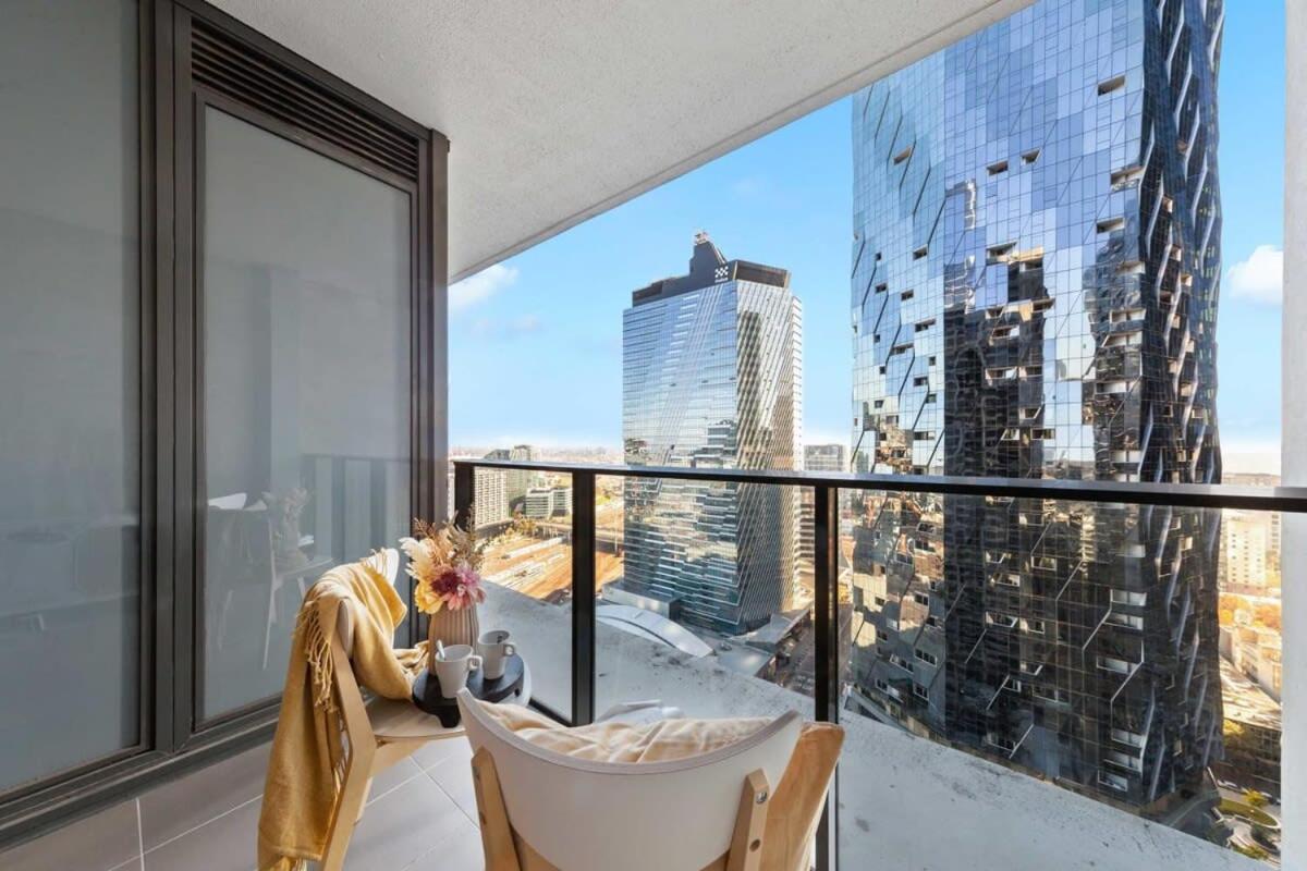 A 2BR Apt with City Views Next to Southern Cross - Chambres d’hôtes Melbourne