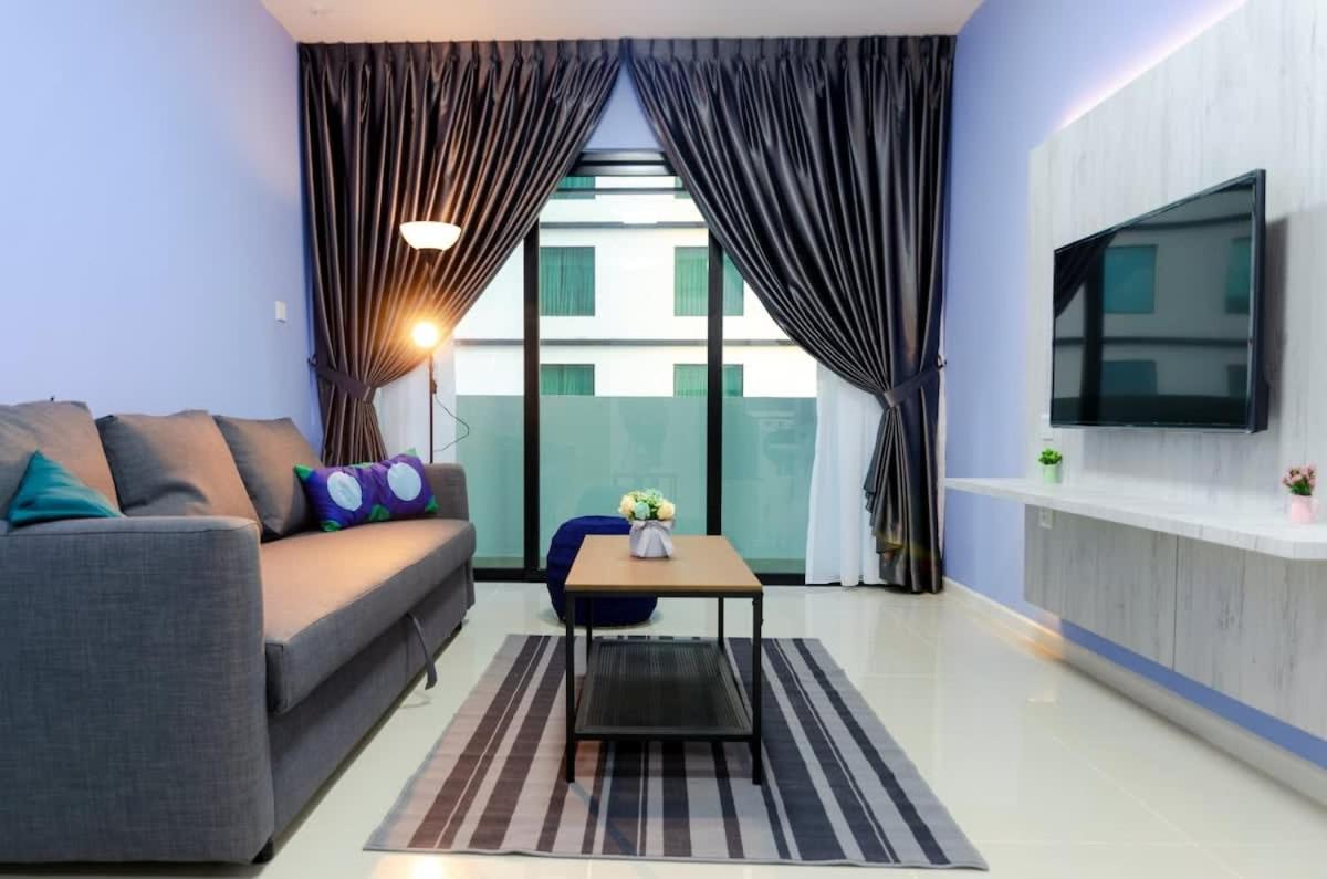 B&B Johor Bahru - Cozy & High Floor Suite in Suasana JB 15, Views - Bed and Breakfast Johor Bahru