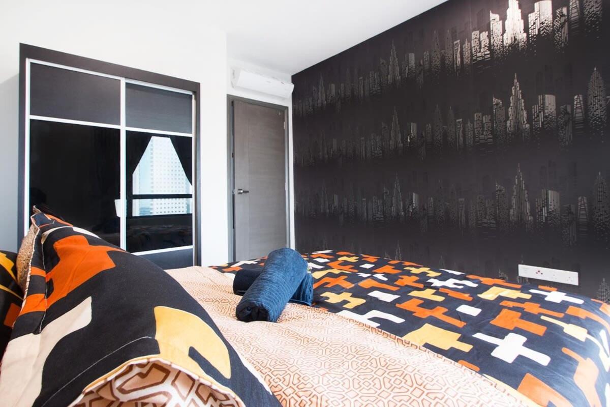 Modern, High Floor Suasana Suites 05 in JB - B&B Johor Bahru