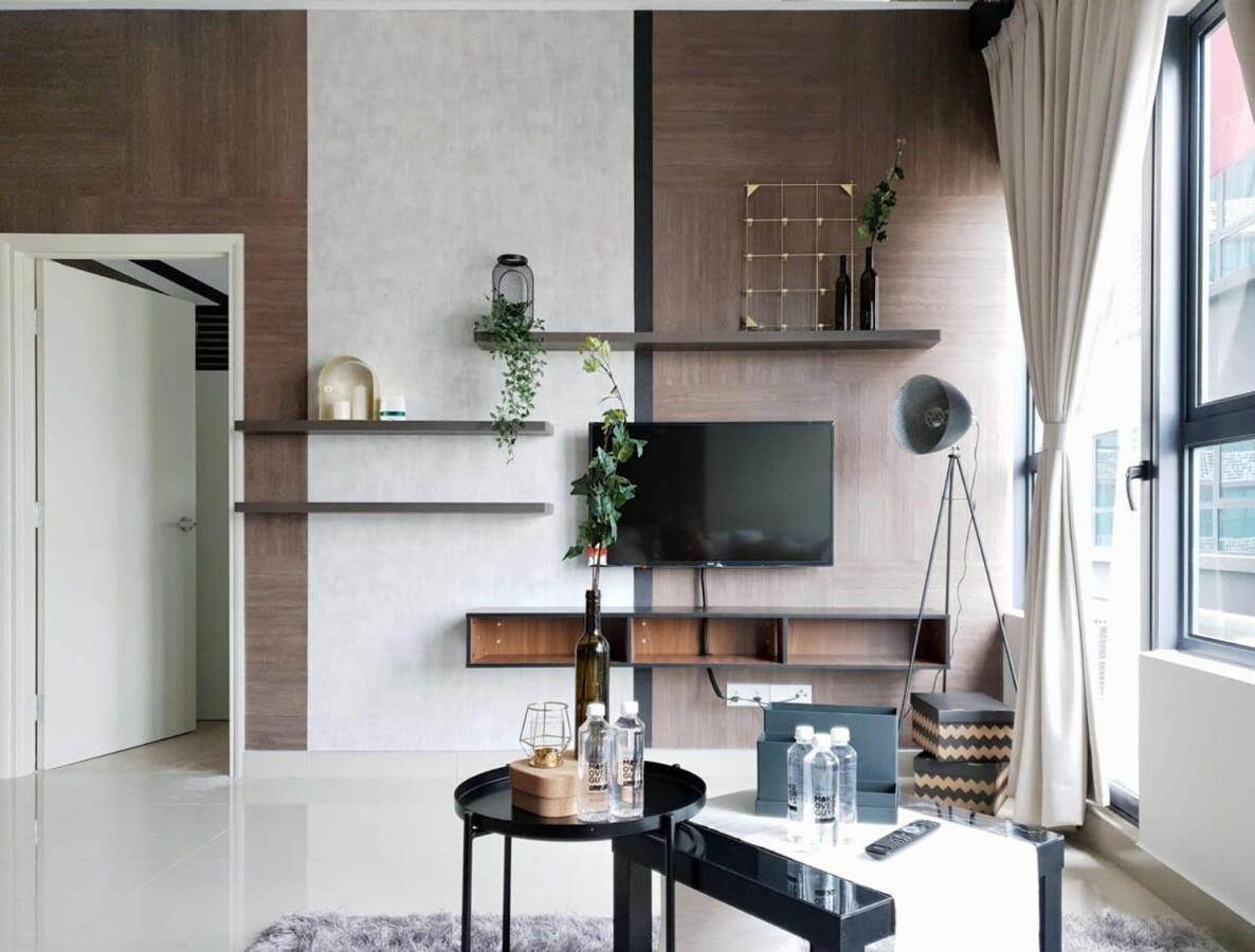 Stylish & Cozy 2BR Apt at Arte Plus, FREE Parking - Ferienwohnung