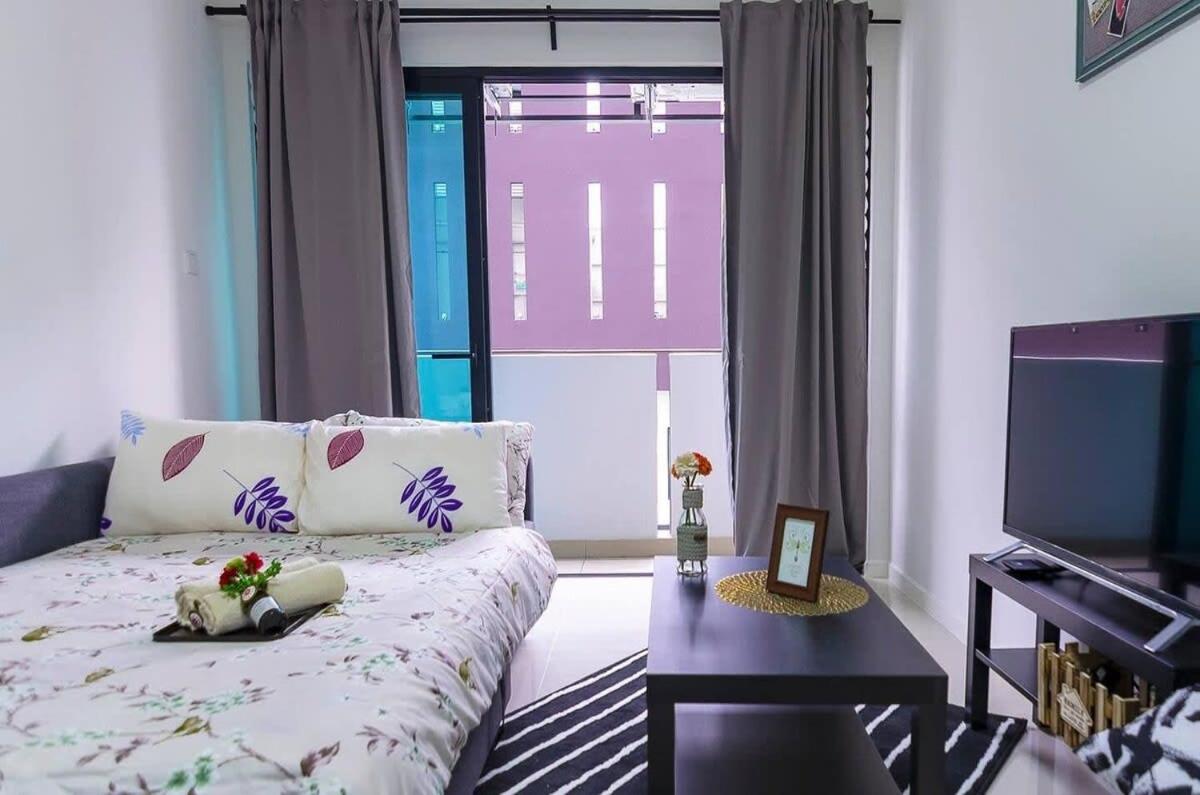 B&B Johor Bahru - A Chic & Cozy Suasana JB Suite with Balcony - Bed and Breakfast Johor Bahru