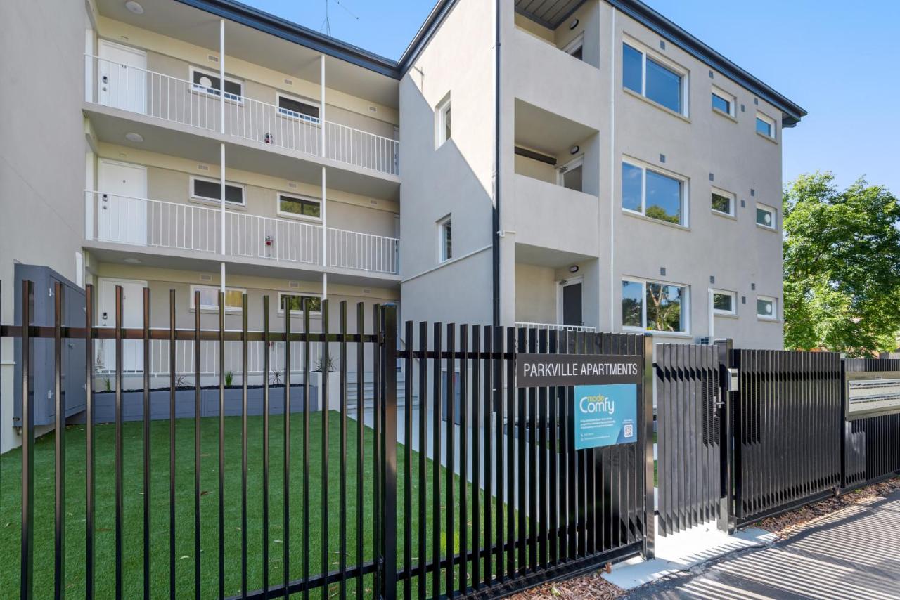 Delightful 1-Bed Apartment Steps From Royal Park - Ferienwohnung