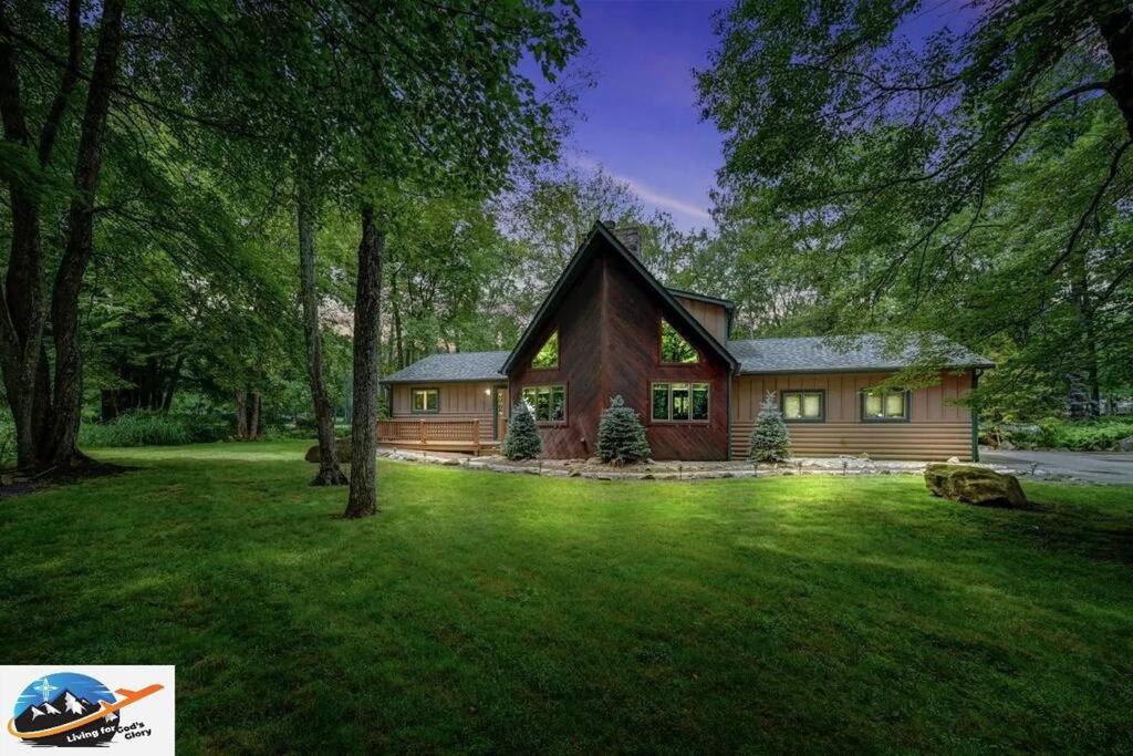 Mountain & Lake Escape w/ Hot Tub & Free Massages! - B&B Lake Harmony