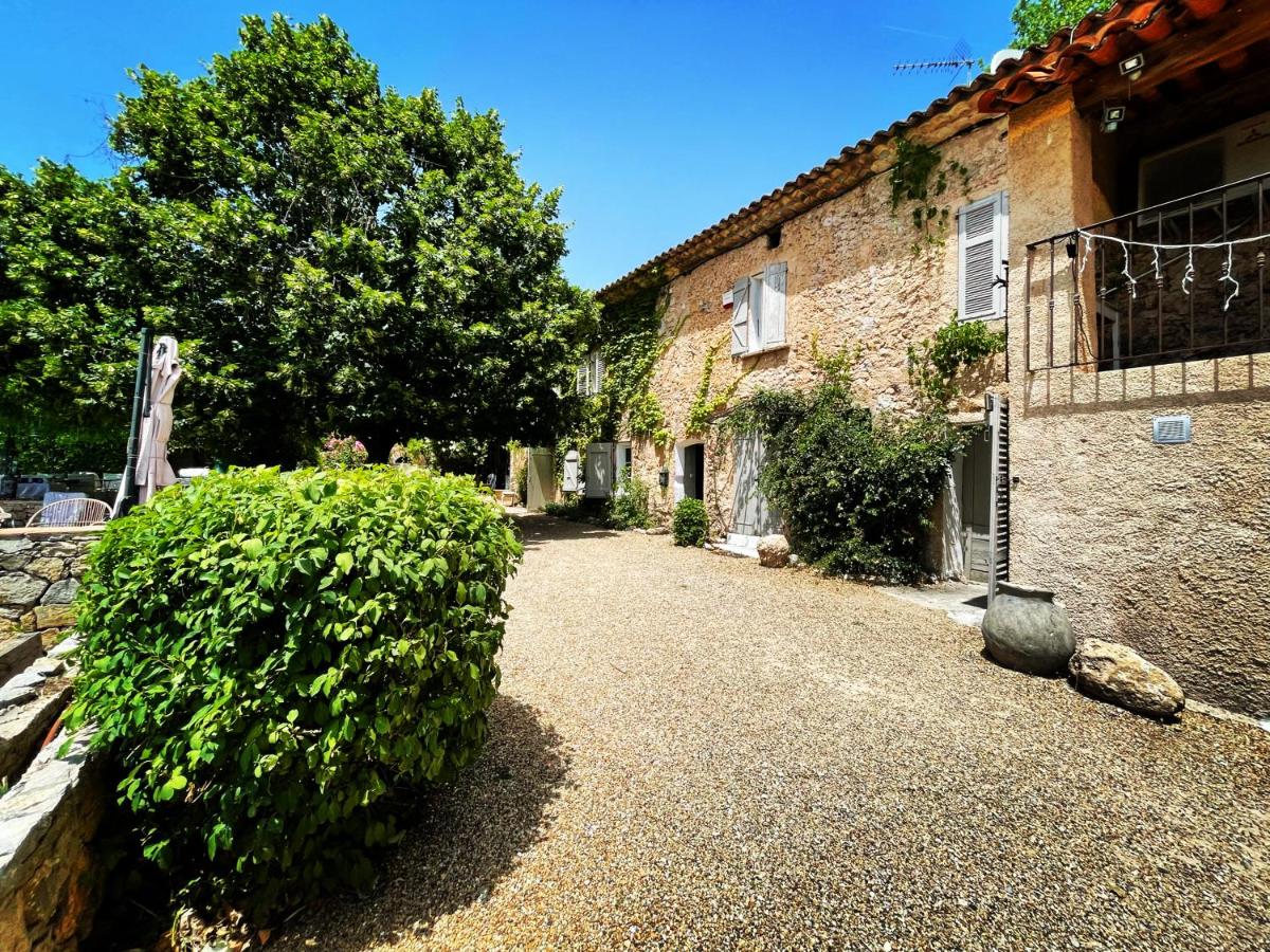La Bergerie Barbebelle - Piscine - Proche Tourtour - Gorges du Verdon - Lac de Sainte Croix - Bed and Breakfast