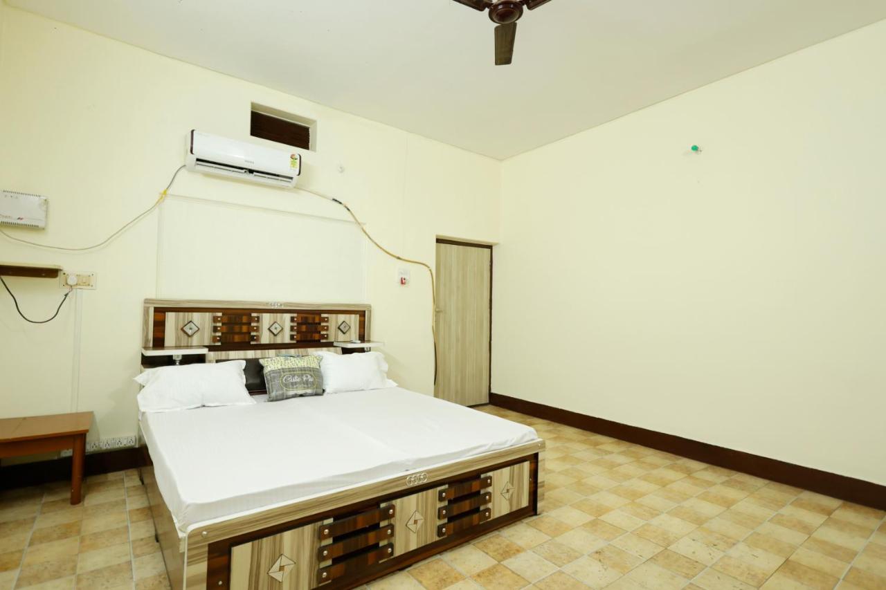 B&B Varanasi - 2 Room and Kitchen Furnished Set-up Near Benaras Railway Station - Bed and Breakfast Varanasi