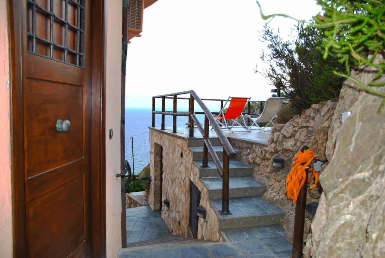 VILLA ROMANTIC COVE vista mozzafiato sul mare - Ferienwohnung Latina