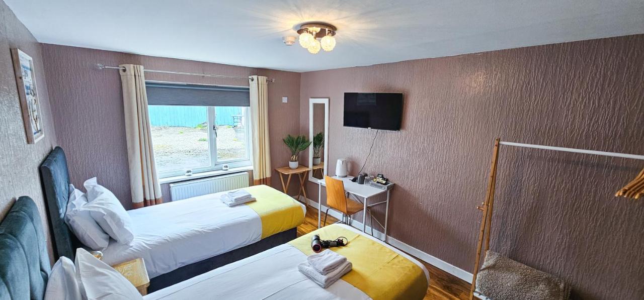 Twin Room with Shared Bathroom