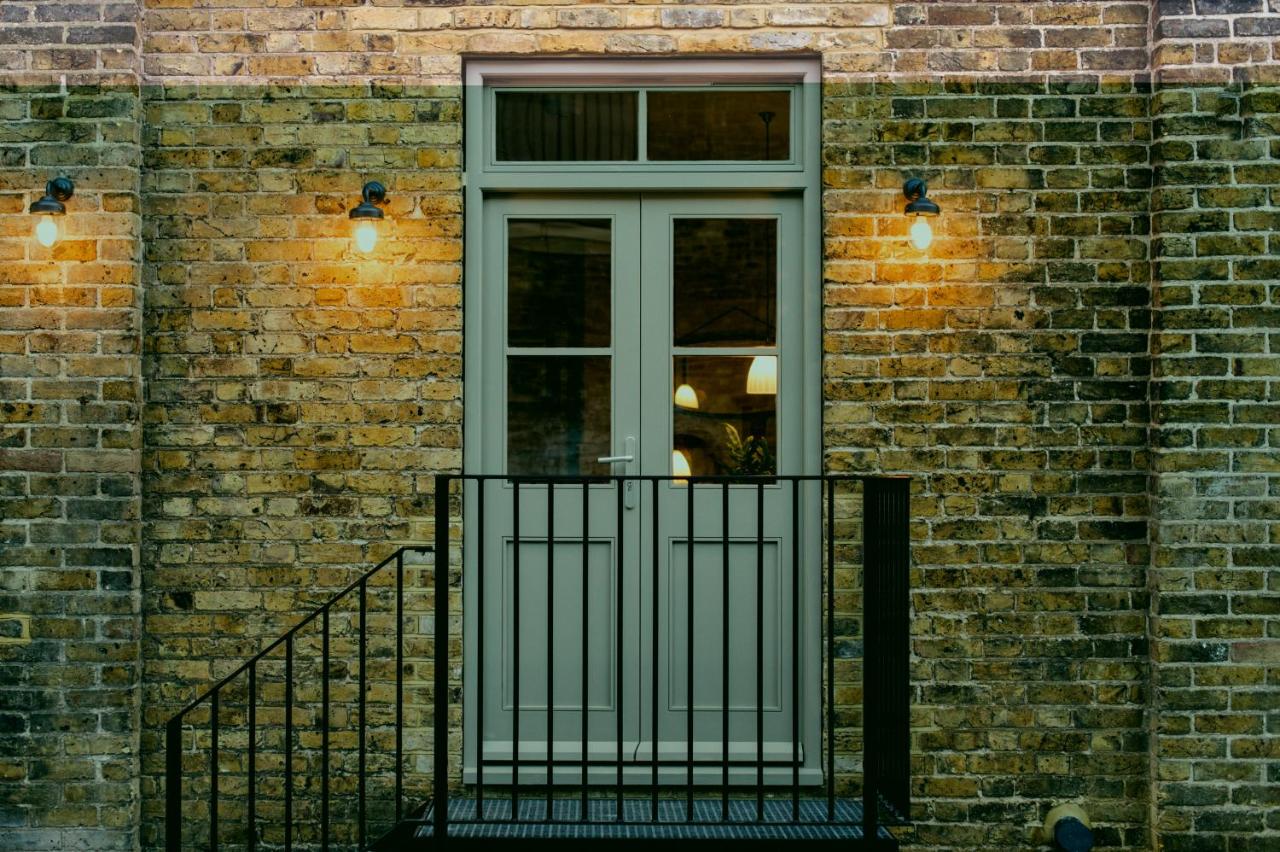 Buckingham Mews_Stone Cottage 4 - Bed and Breakfast