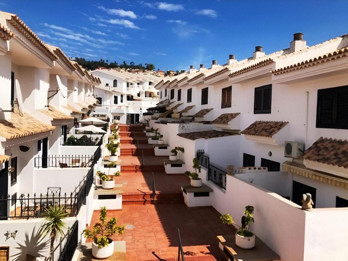 Los Halcones BRAVO's House - B&B