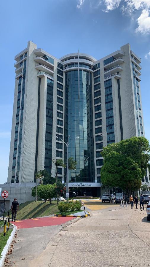 Apartamento no tropical executive hotel com varanda, 1 cama de casal e 2 camas de solteiro - Chambres d’hôtes