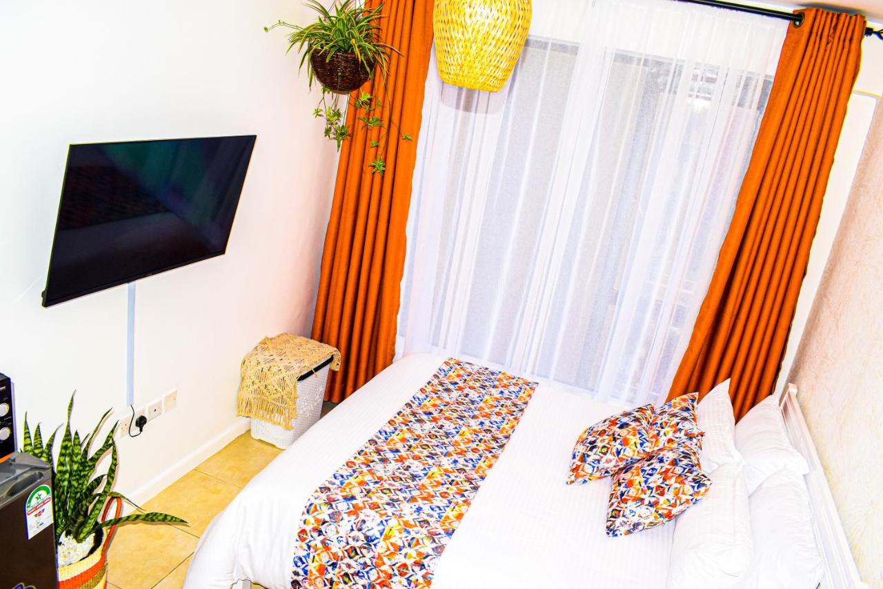 B&B Nairobi - House of Grace Airbnb - @Coral Bells Thindigua - Bed and Breakfast Nairobi