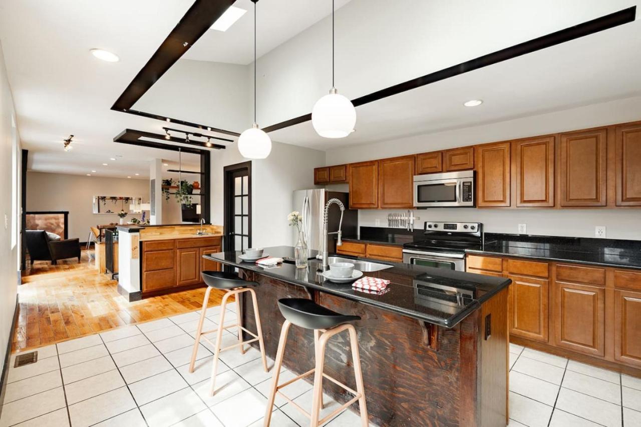 Lux Parkside 1BR - Patio - Sun Deck - Free Parking - B&B Cincinnati