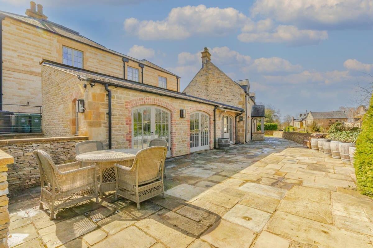 Washbrook Cottage - Hot Tub Packages Available - B&B
