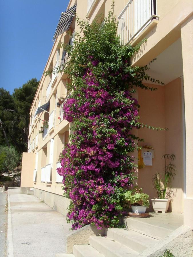 Cassis - Appartement T3 Climatisé et vue mer - Bed and Breakfast