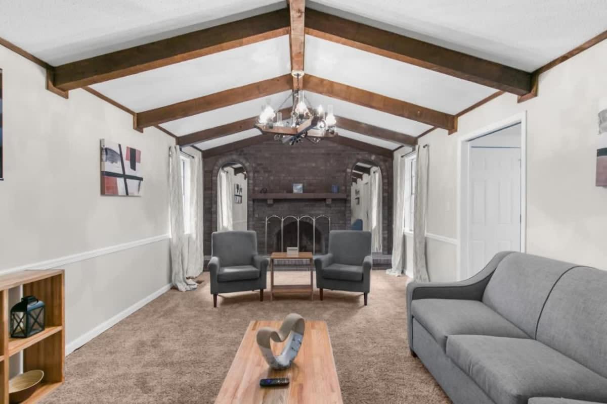 Two Kitchens Family Friendly in Forestdale - Bed and Breakfast Birmingham