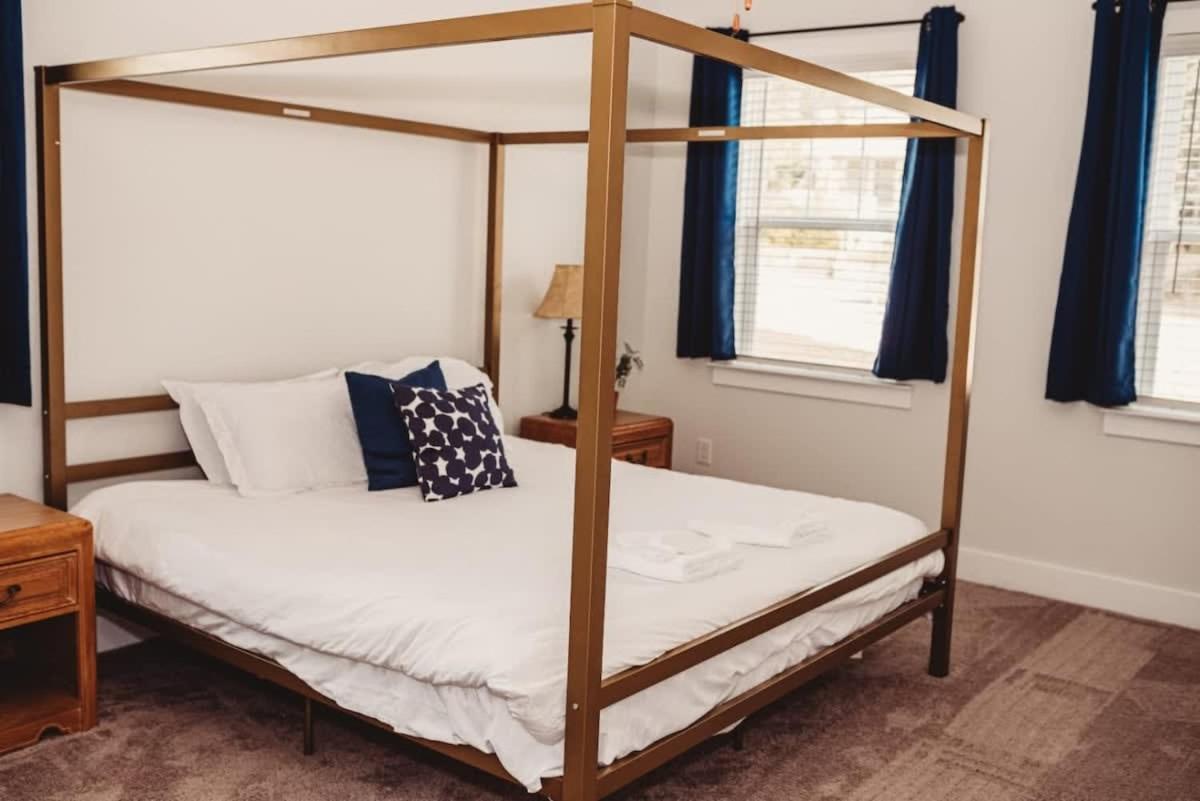 The Capital Cottage New Home Near USC & Bases - Ferienwohnung