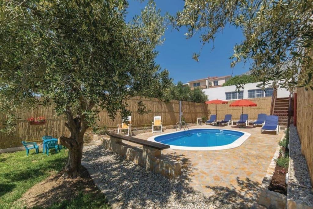 Quiet cozy apartment with pool - B&B