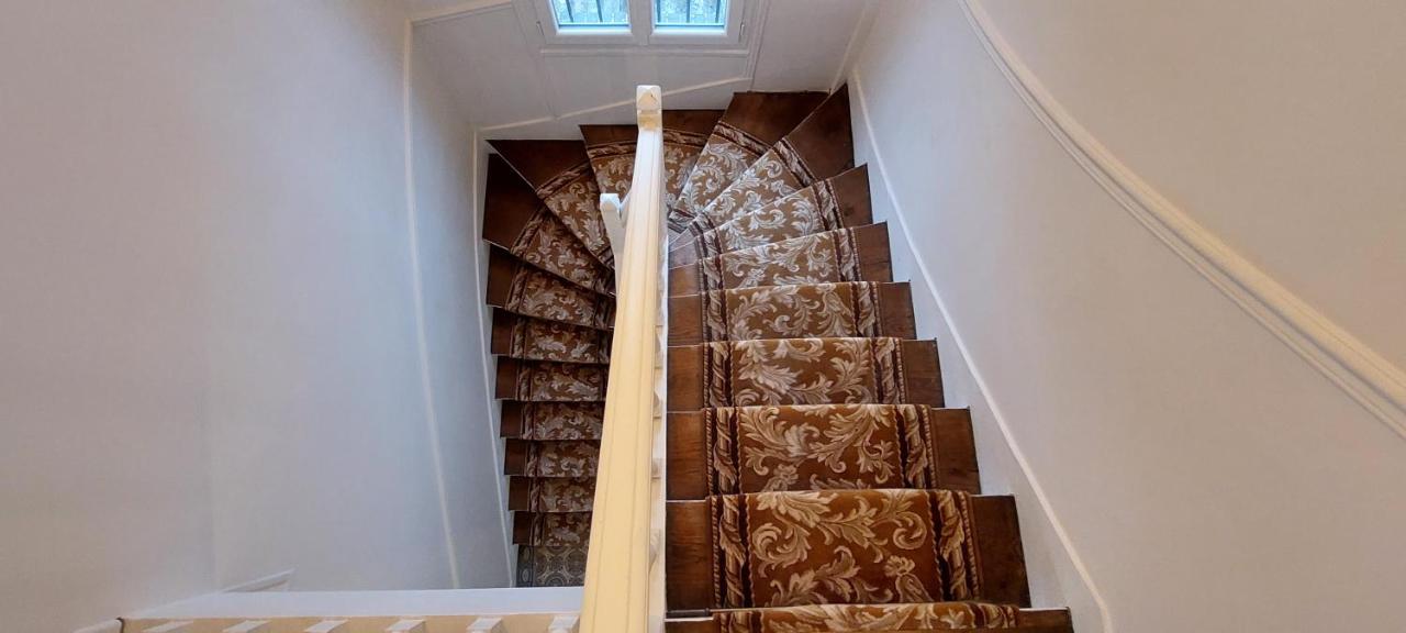 Grande et belle maison lumineuse avec jardin à 20 mn de Paris - B&B