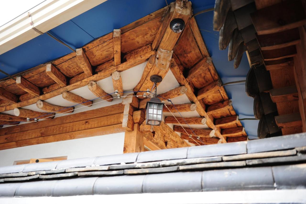 Im koreanischen Stil eingerichtetes Doppelzimmer