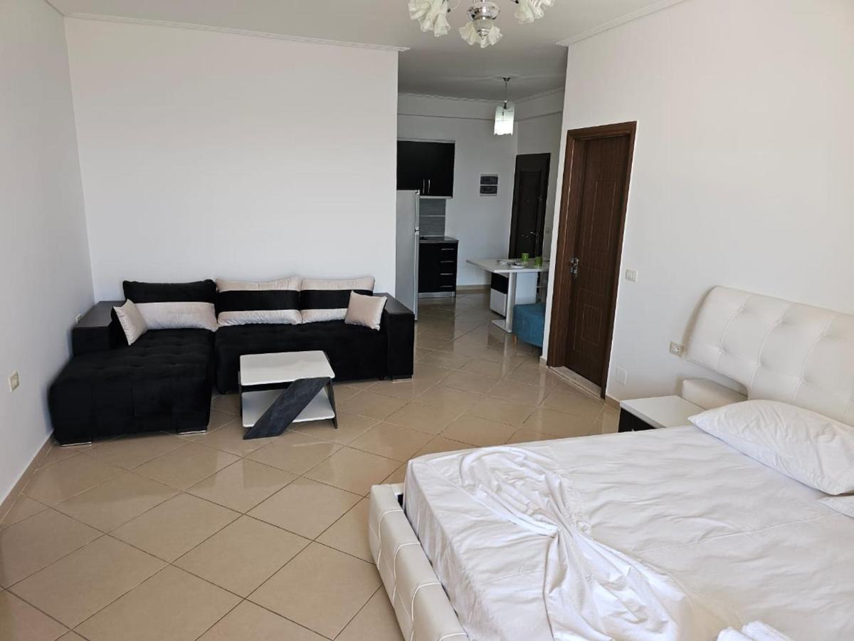 Appartamento con 2 Camere da Letto, Balcone e Vista mare