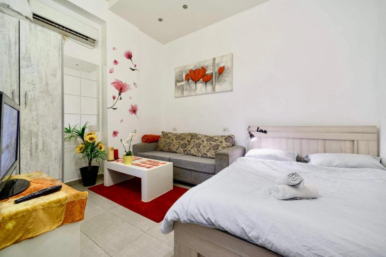 דירה רומנטית ברחוב בוגרשוב ליד הים - B&B Tel Aviv