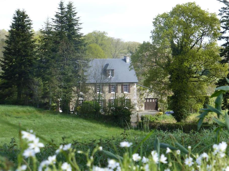 Magnificent French Country House with Private Heated Pool & Gardens - Chambres d'hôtes Quettreville-sur-Sienne