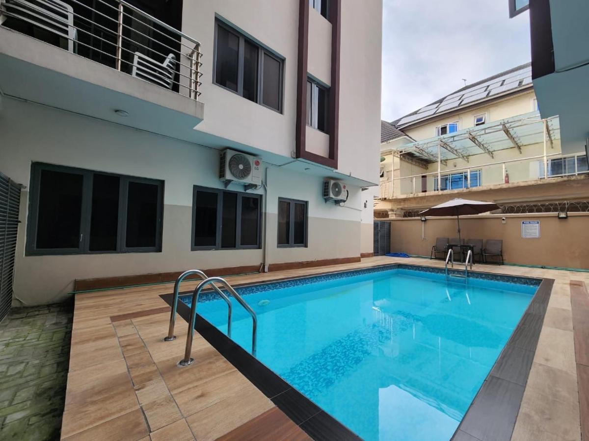 Modern 3Bed with Pool & Gym in Lekki - B&B