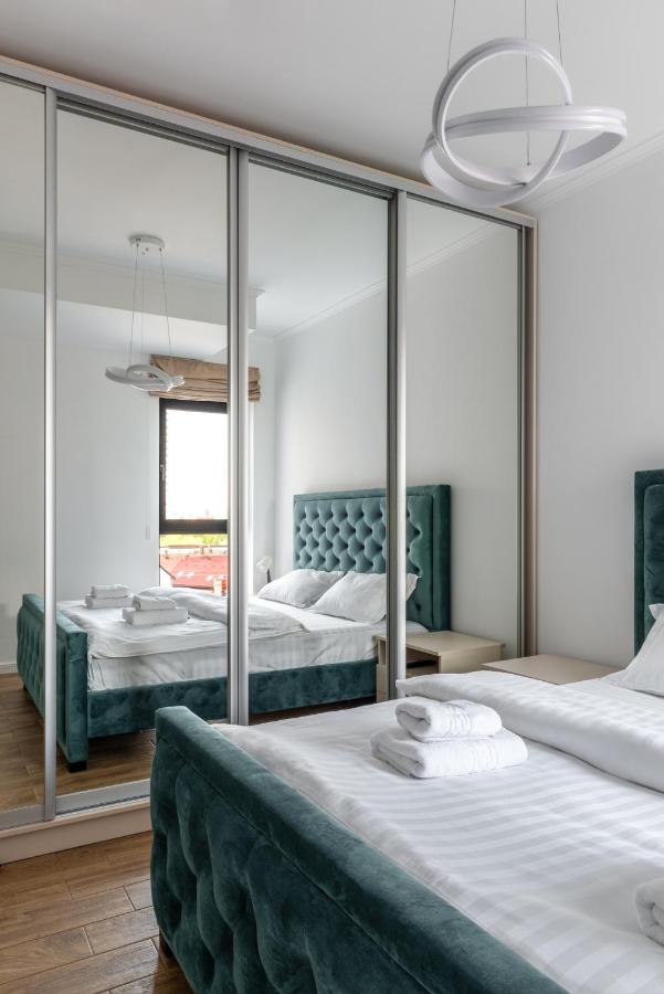 Deluxe One-Bedroom Apartment