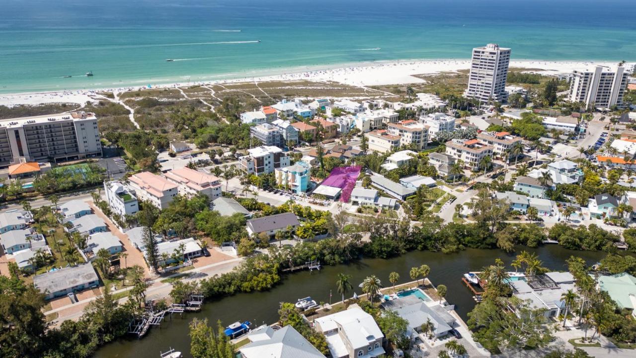 Private Heated Pool - 100 Steps to Beach Access - 5-min walk to Siesta Key Village - B&B