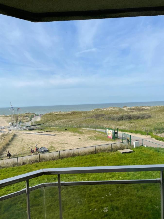 Studio met frontaal zeezicht en afgesloten slaaphoek - B&B La Panne