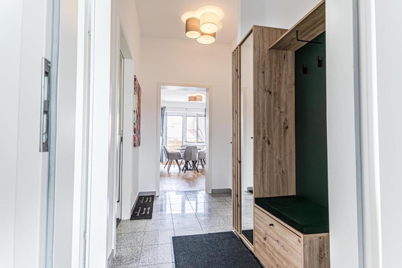 Luxury 2BR and 1LR Apartment with Balcony - 9 min to Center - B&B Vienna