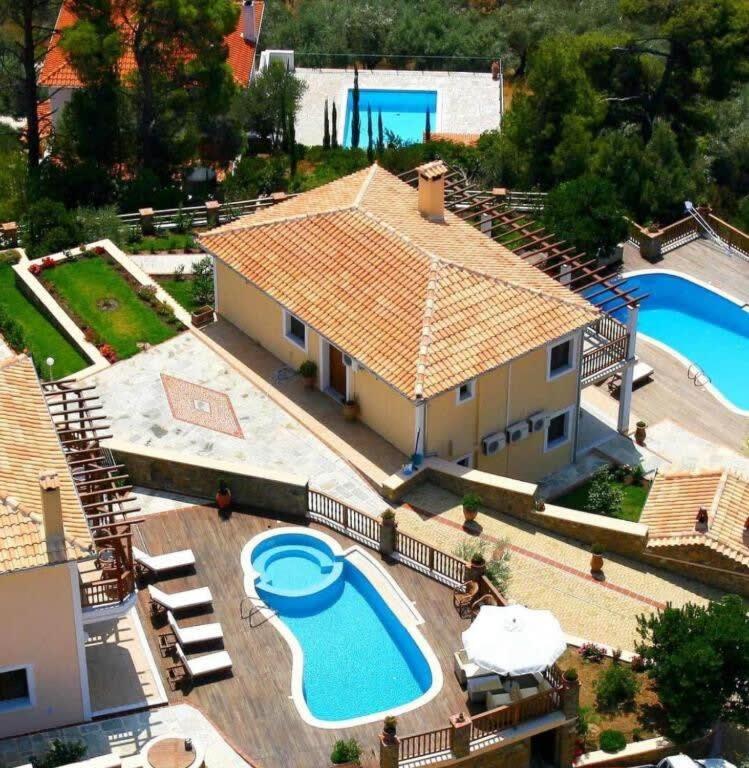 B&B Troulos - Dreamy Villa Jasmine with Private Pool In Skiathos - Bed and Breakfast Troulos