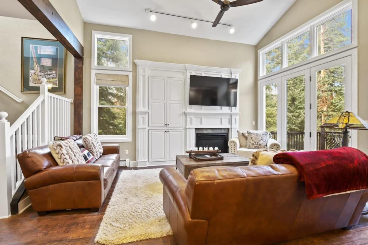 Luxurious Peak 8 Lodge 4BDR Near Slopes with Private Hot Tub - B&B Breckenridge