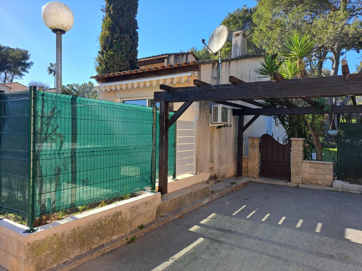 Maisonnette au milieu des pins - Bed and Breakfast Mougins